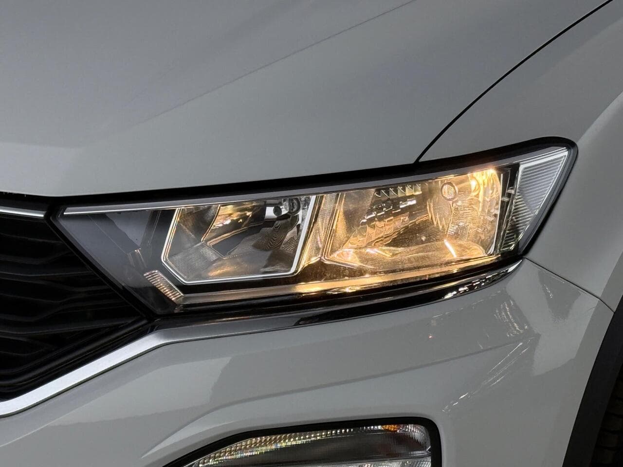 Volkswagen T-Roc thumbnail Lights Front
