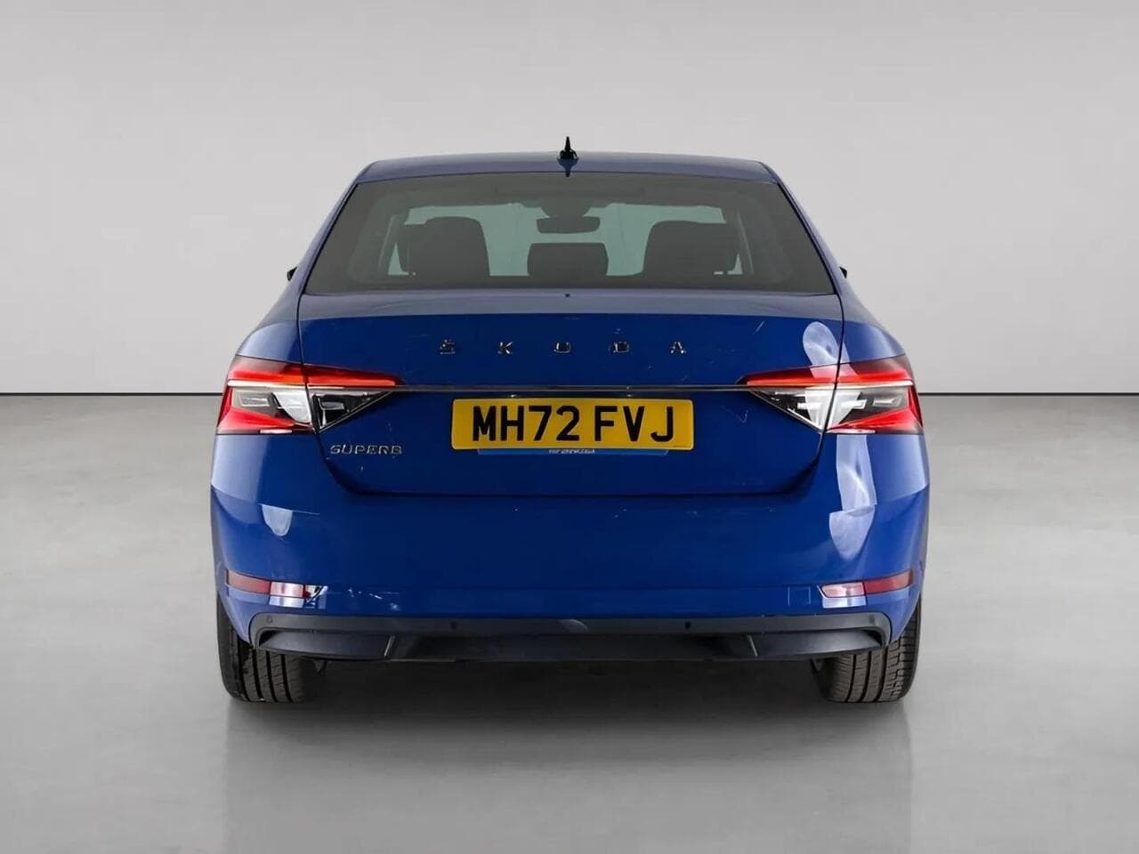 Skoda Superb thumbnail Rear