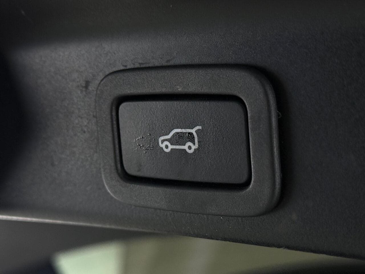 Jaguar F-PACE thumbnail Misc Controls