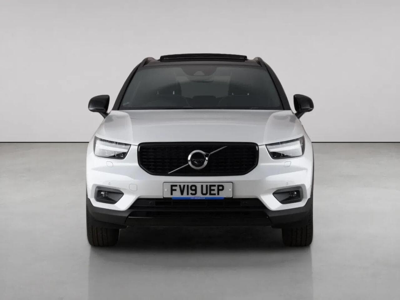 Volvo XC40 thumbnail Front