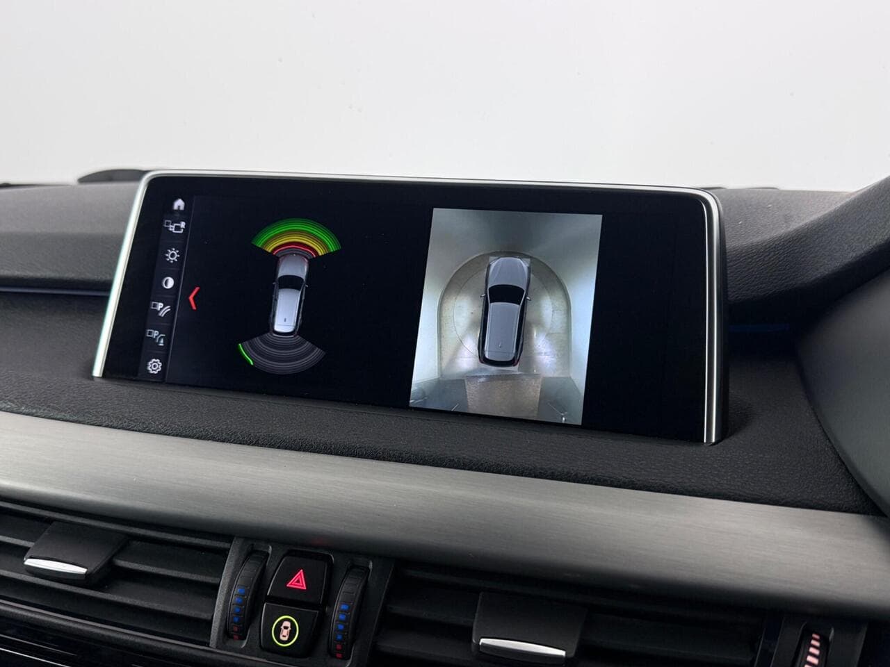 BMW X5 thumbnail Infotainment System