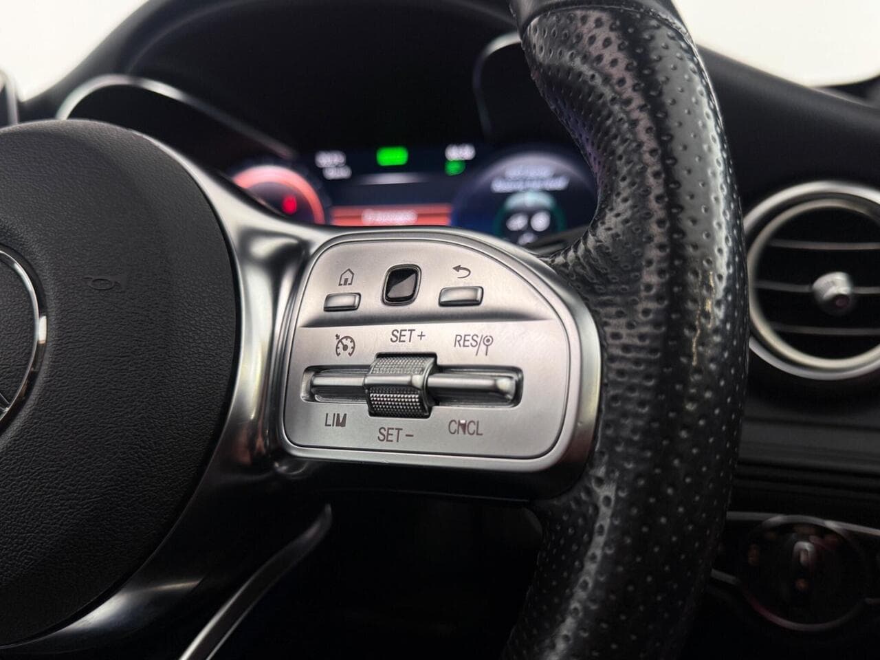 Mercedes-Benz GLC thumbnail Misc Controls