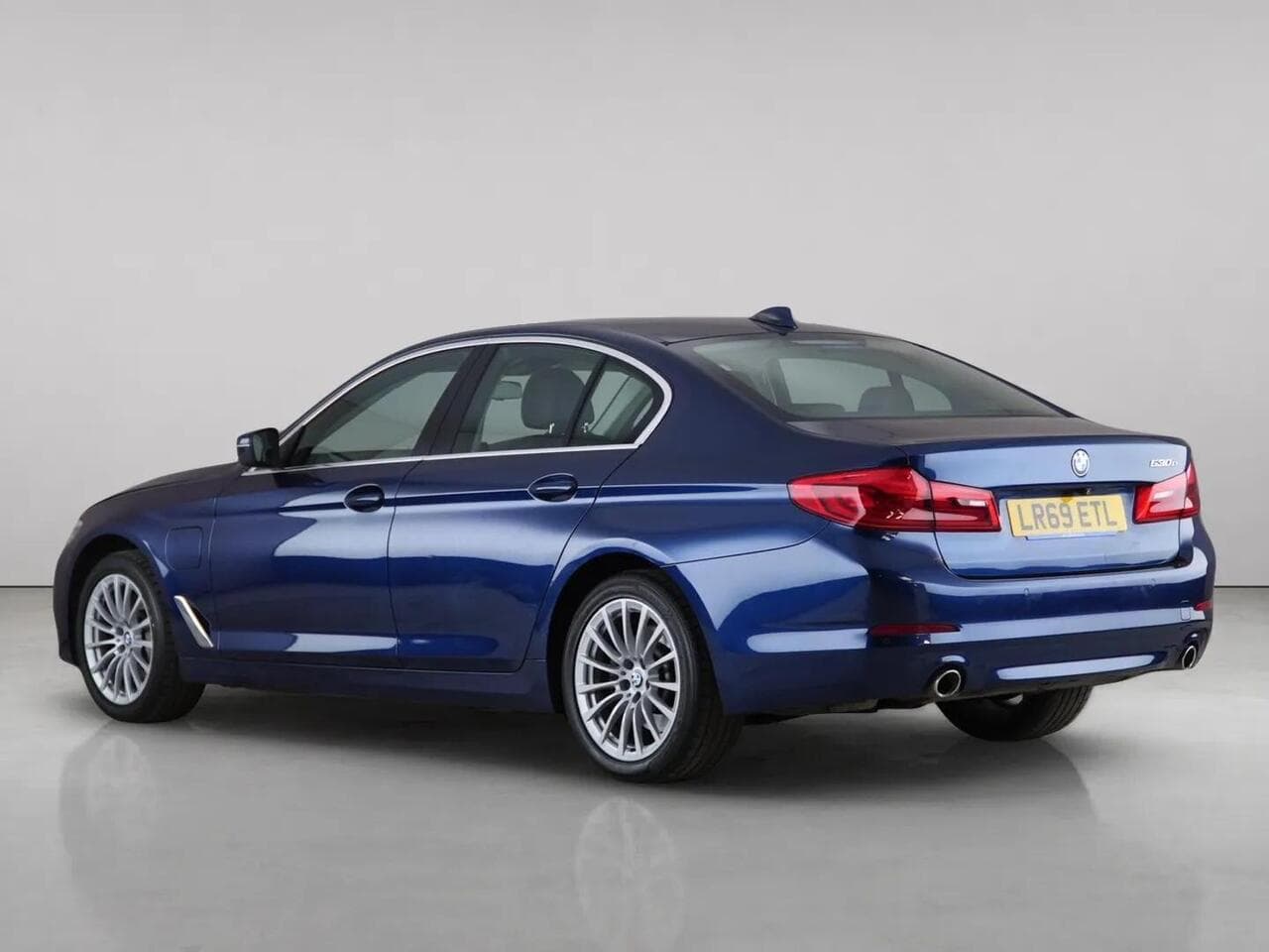 BMW 5 Series thumbnail Rear Left