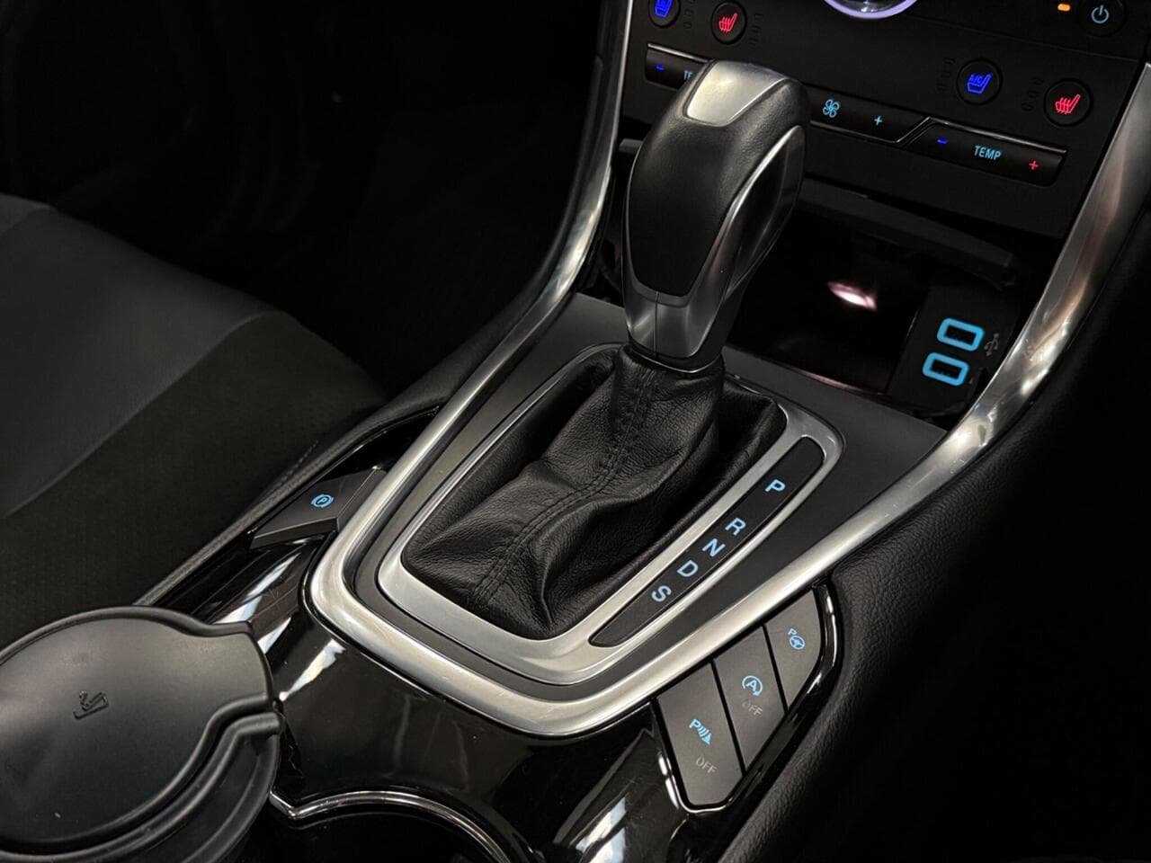 Ford Edge thumbnail Interior Front