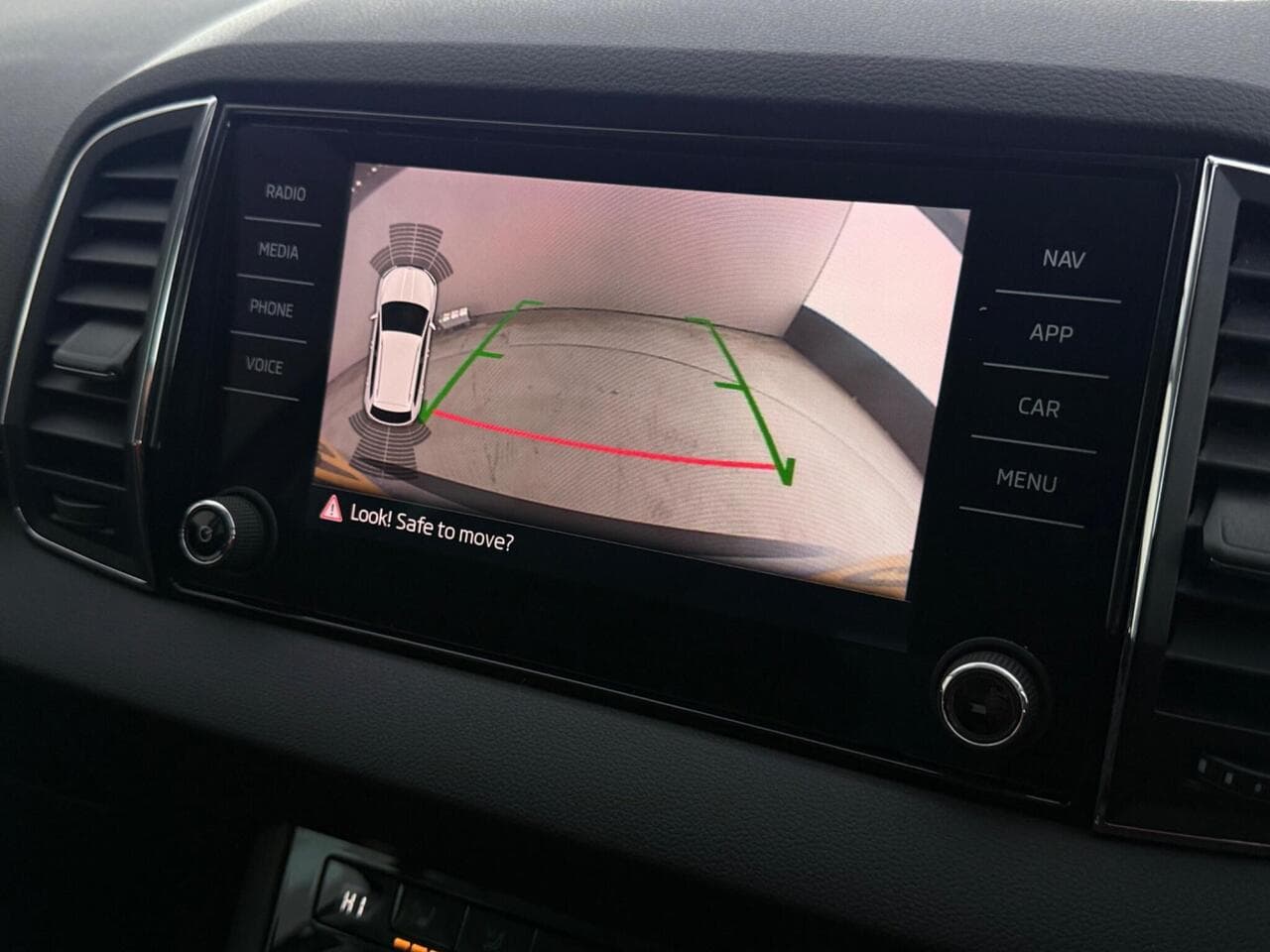 Skoda Karoq thumbnail Infotainment System