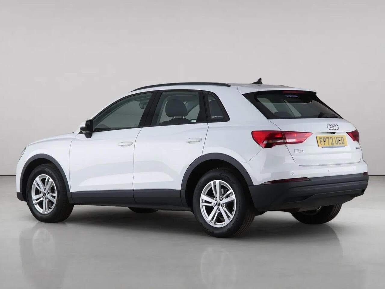 Audi Q3 thumbnail Rear Left