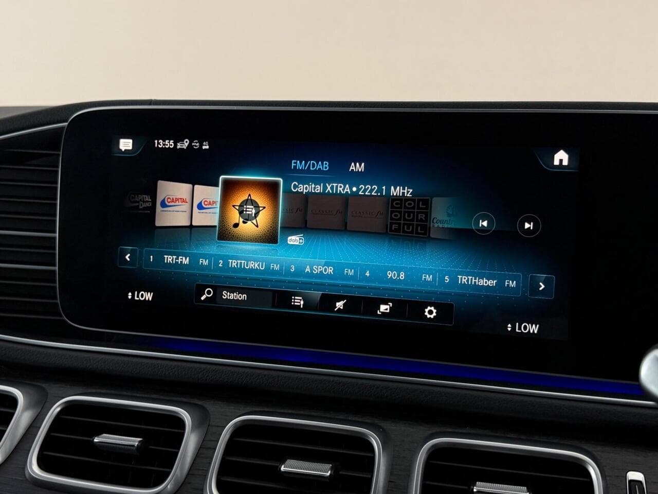 Mercedes-Benz GLE thumbnail Infotainment System