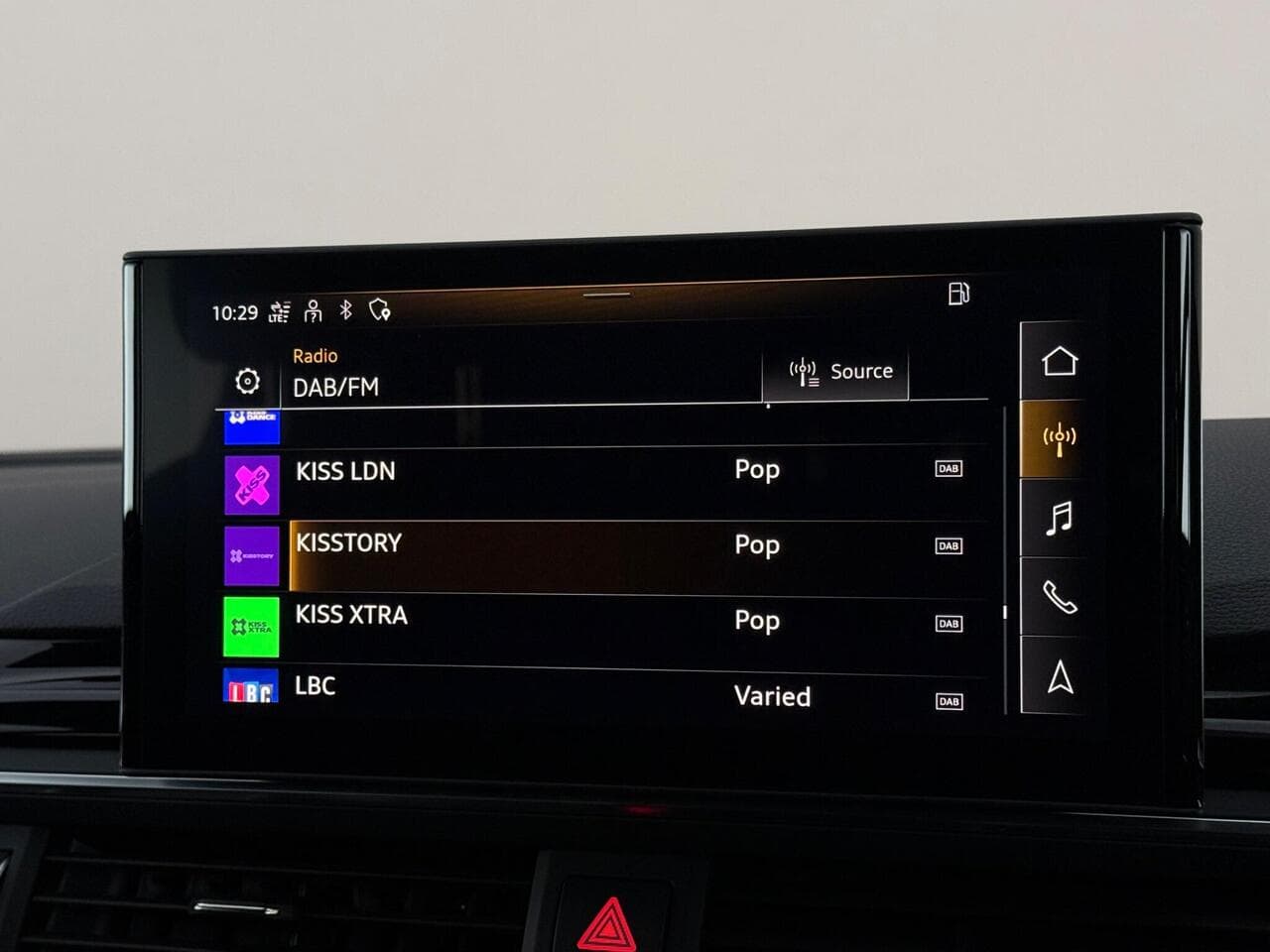 Audi A4 Avant thumbnail Infotainment System