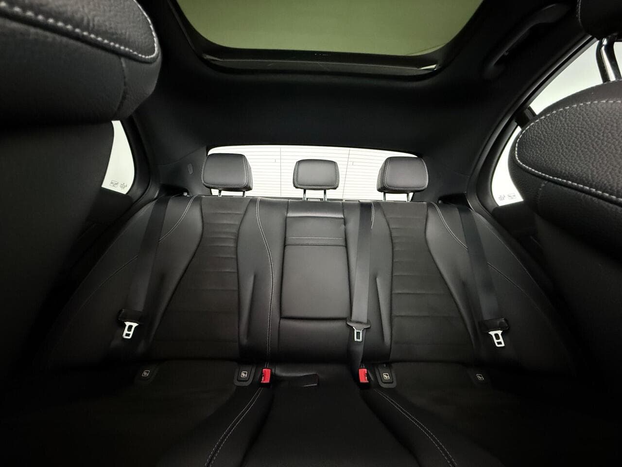 Mercedes-Benz E Class thumbnail Seats Rear