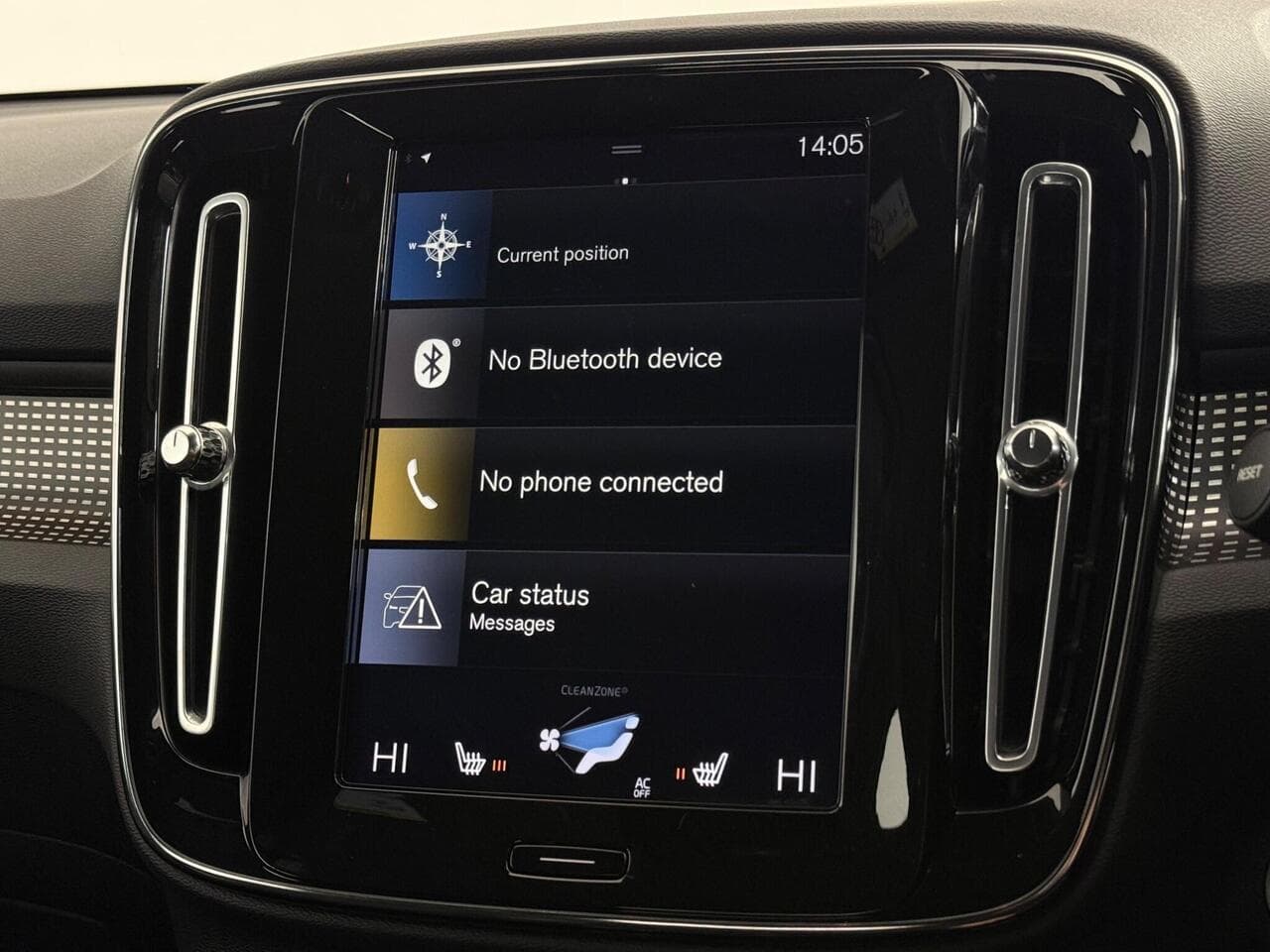 Volvo XC40 thumbnail Infotainment System