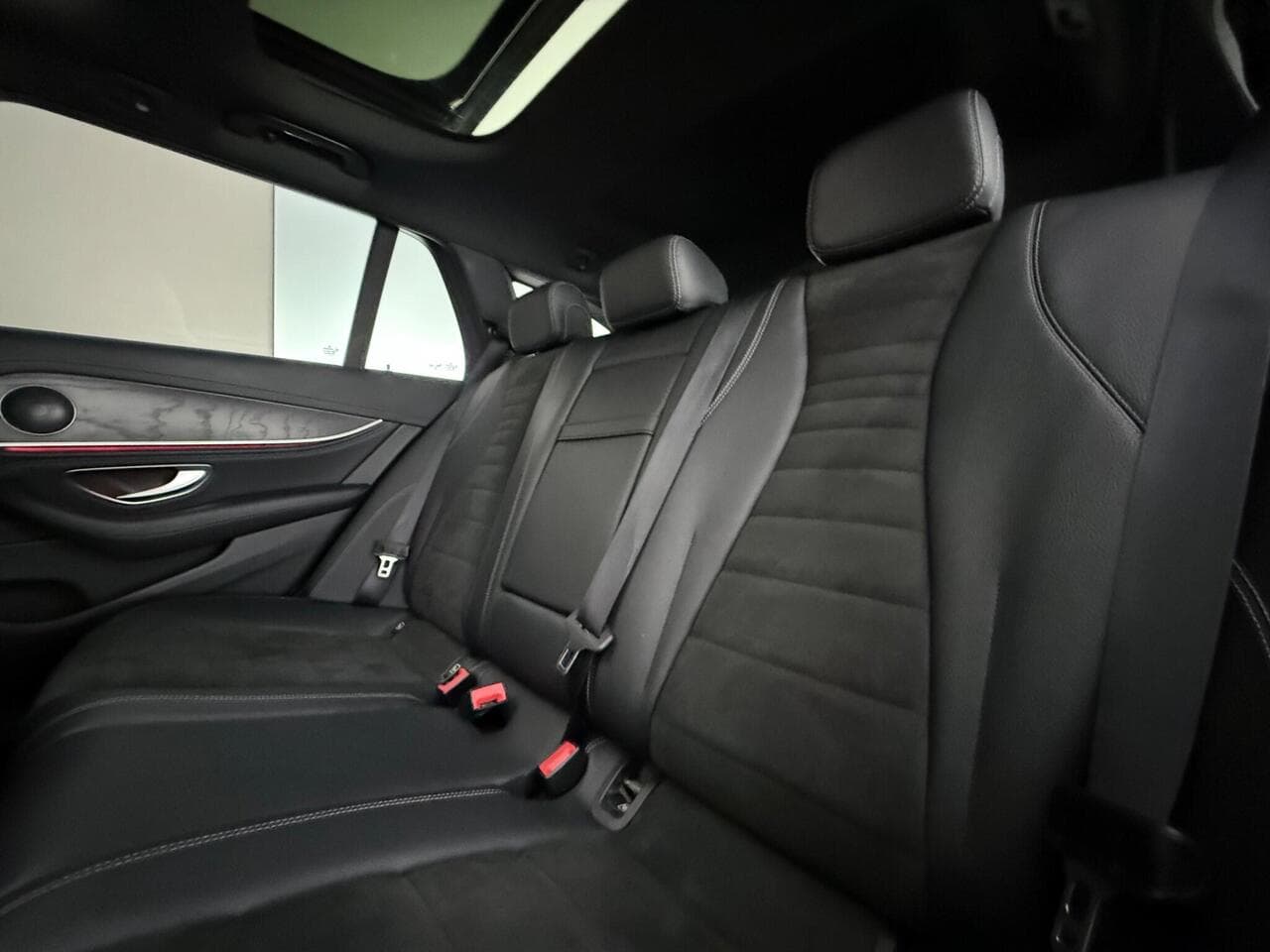 Mercedes-Benz E Class thumbnail Seats Rear