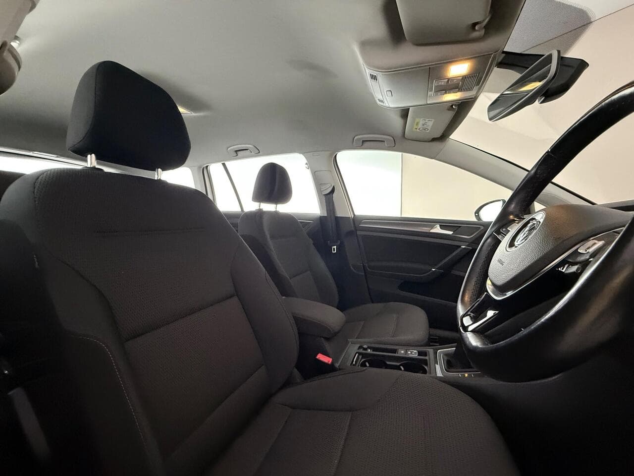 Volkswagen Golf thumbnail Seat Driver