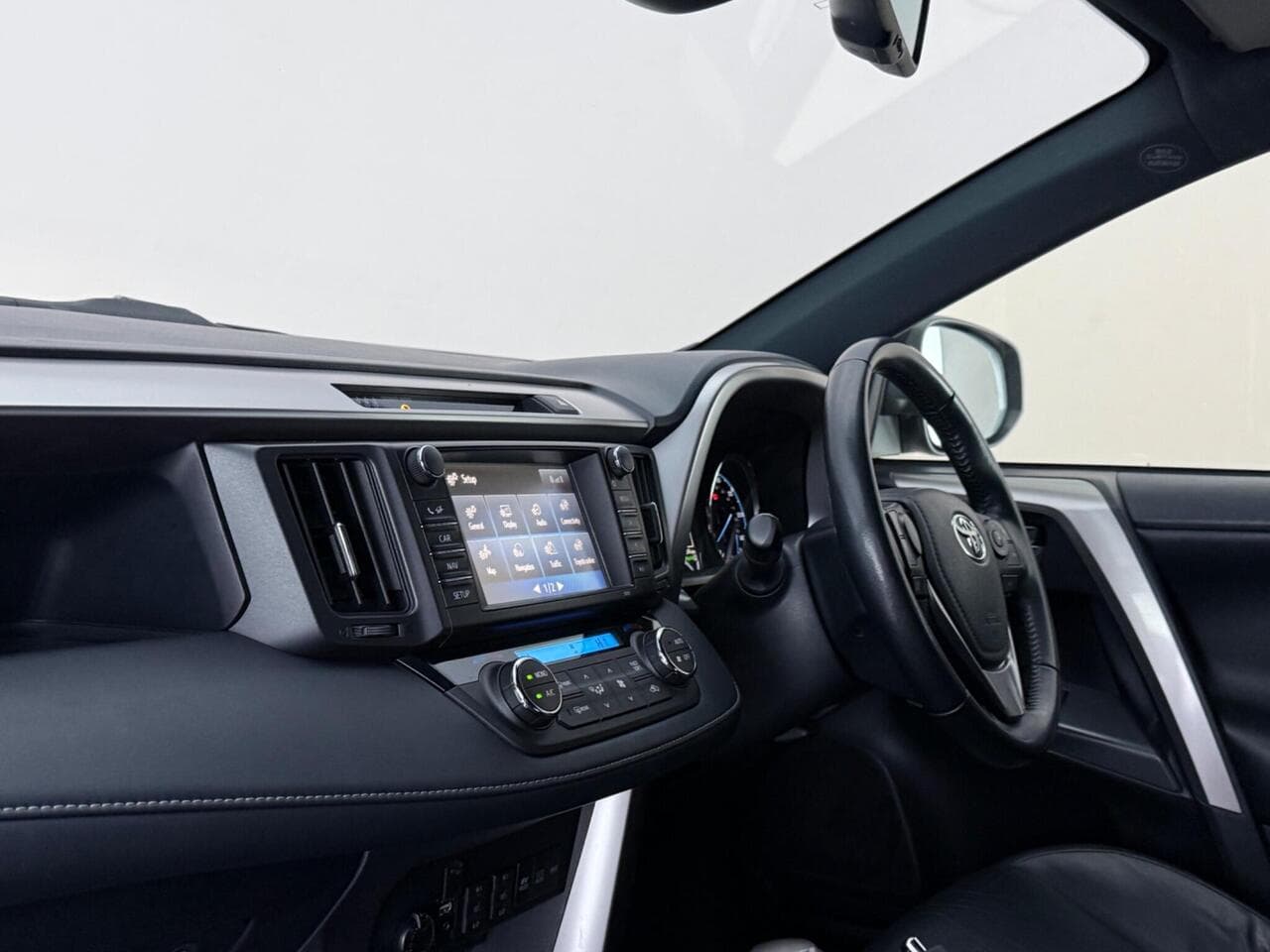 Toyota RAV4 thumbnail Interior Front