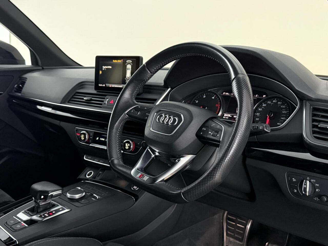 Audi Q5 thumbnail Interior Front