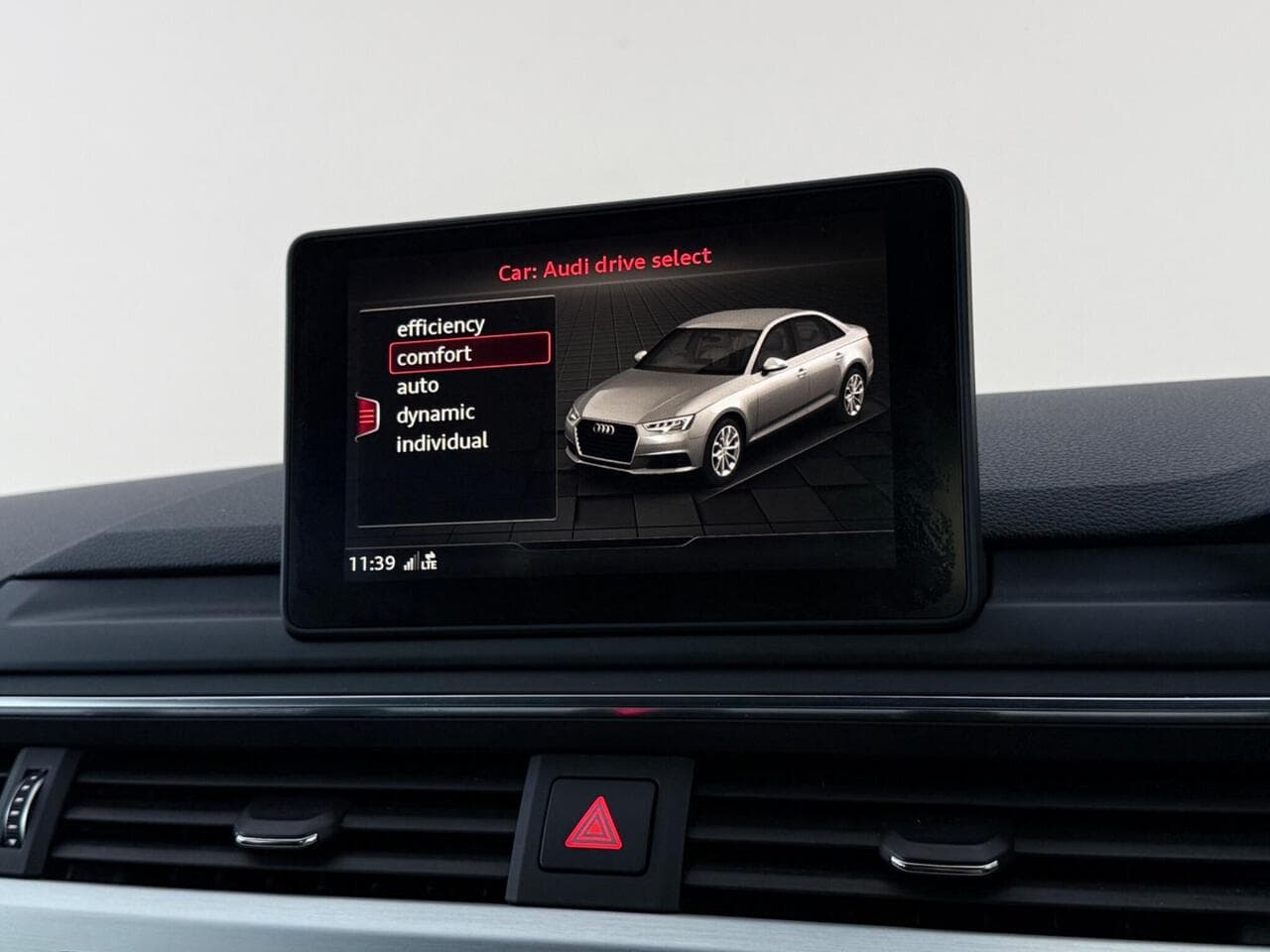 Audi A4 thumbnail Infotainment System
