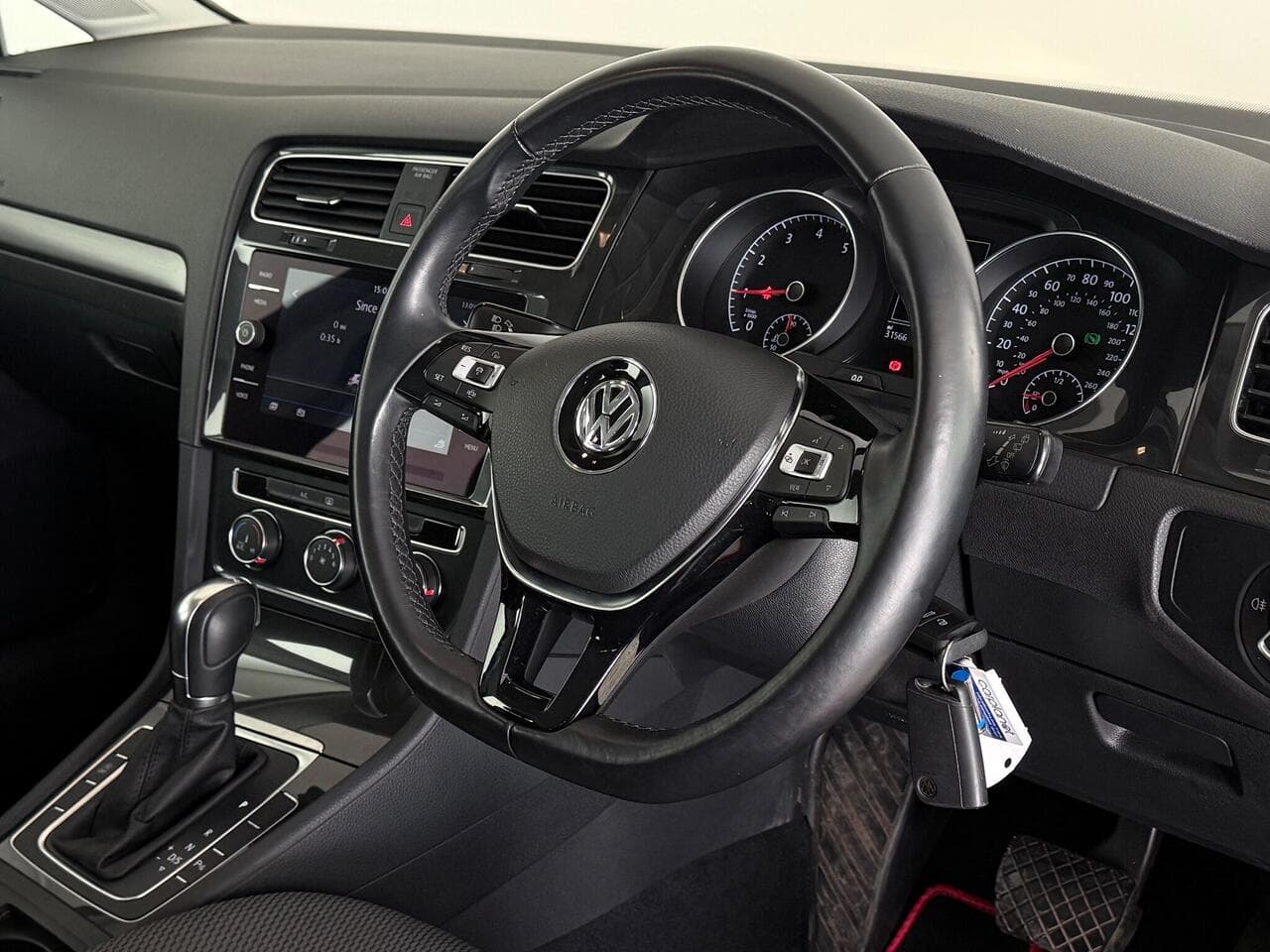 Volkswagen Golf thumbnail Steering Wheel