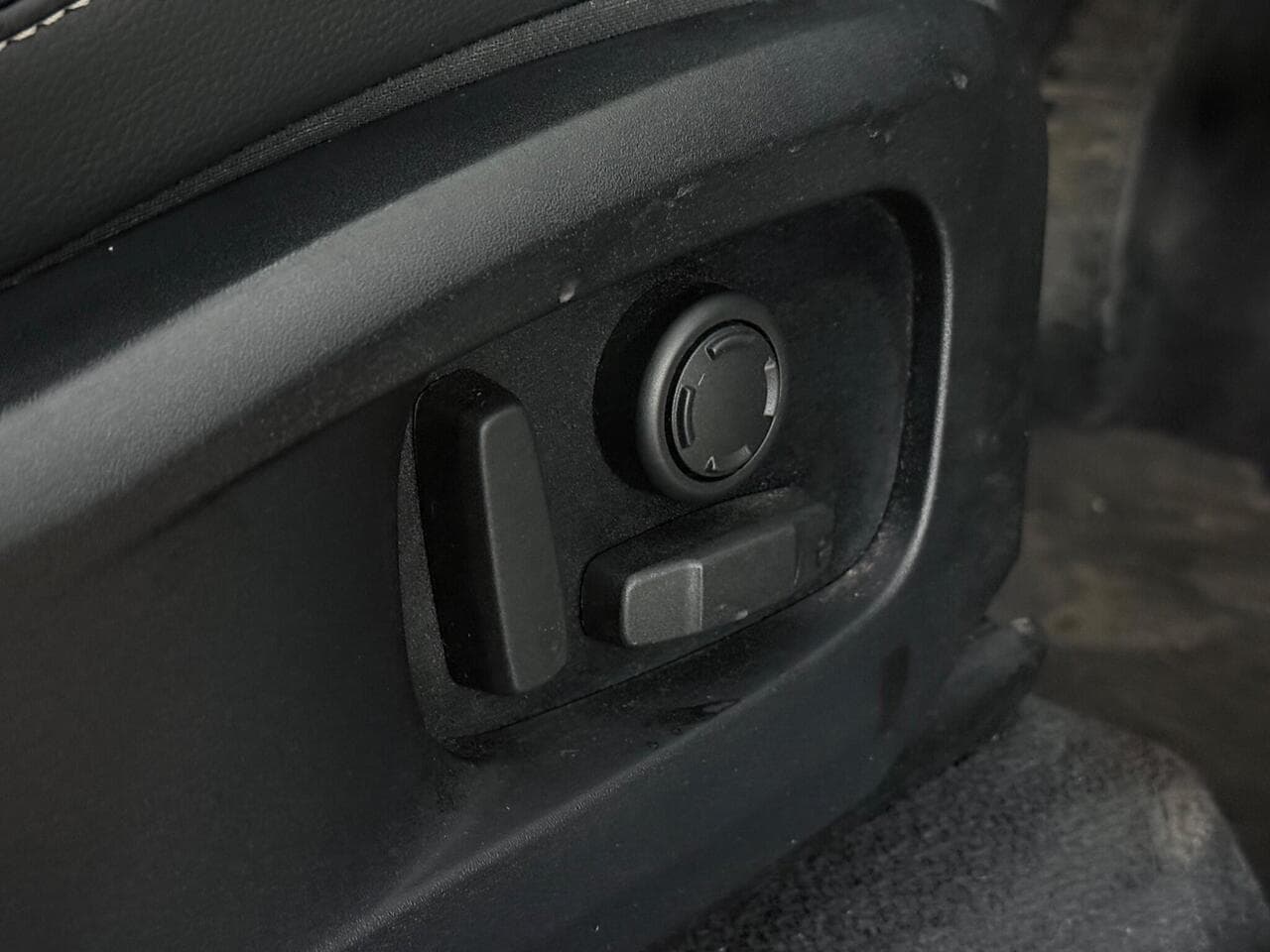 Jaguar F-PACE thumbnail Misc Controls