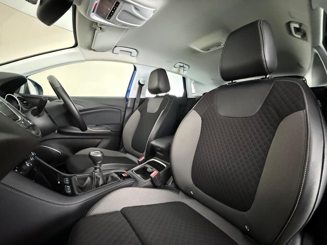 Vauxhall Grandland X thumbnail Seat Front Passenger