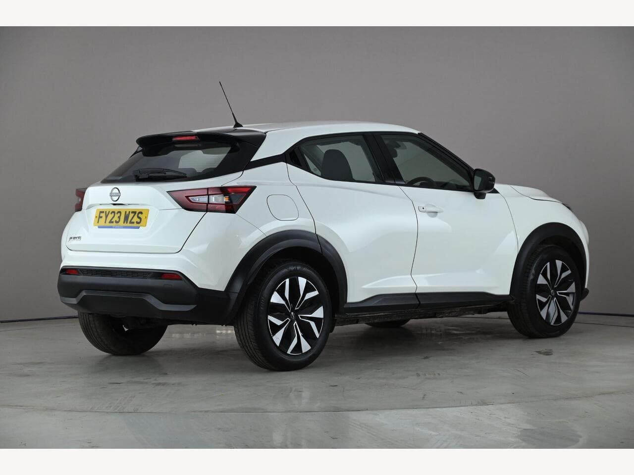 Nissan Juke thumbnail Rear Right