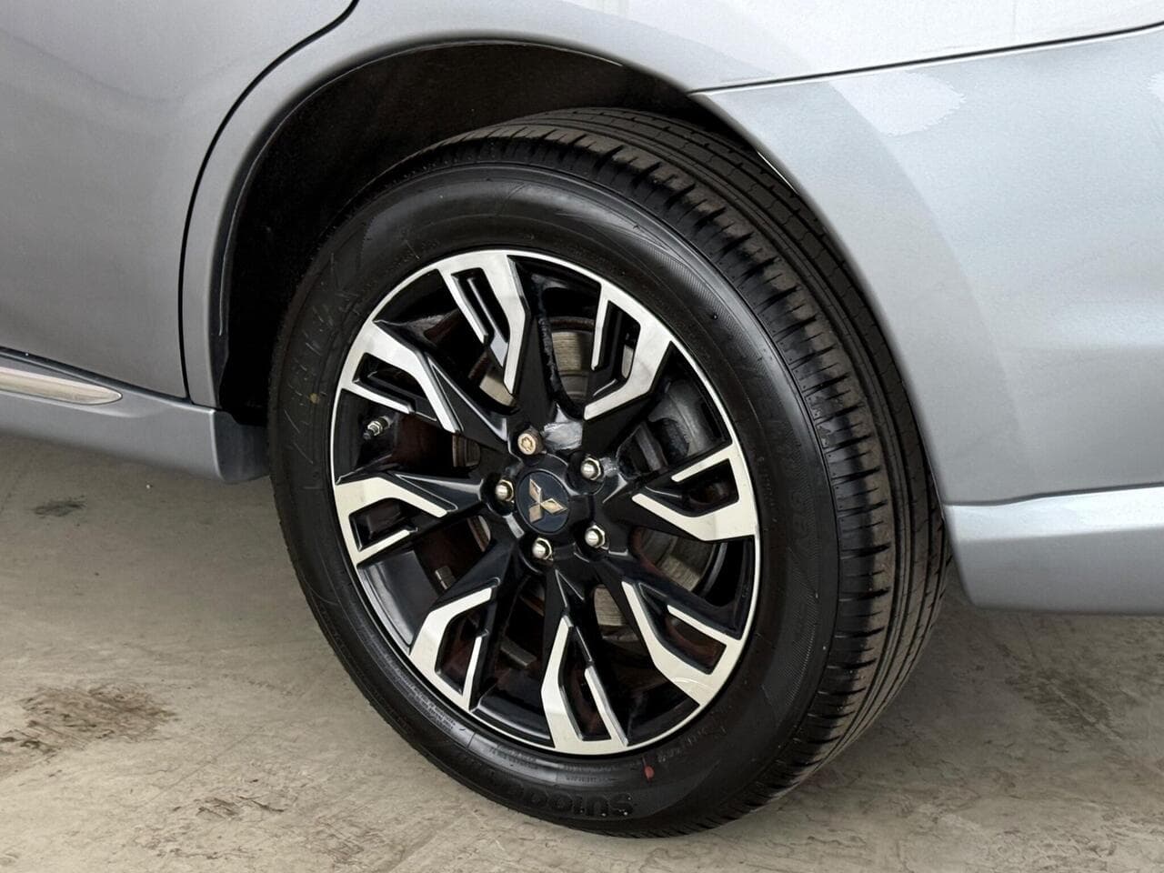 Mitsubishi Outlander thumbnail Wheel
