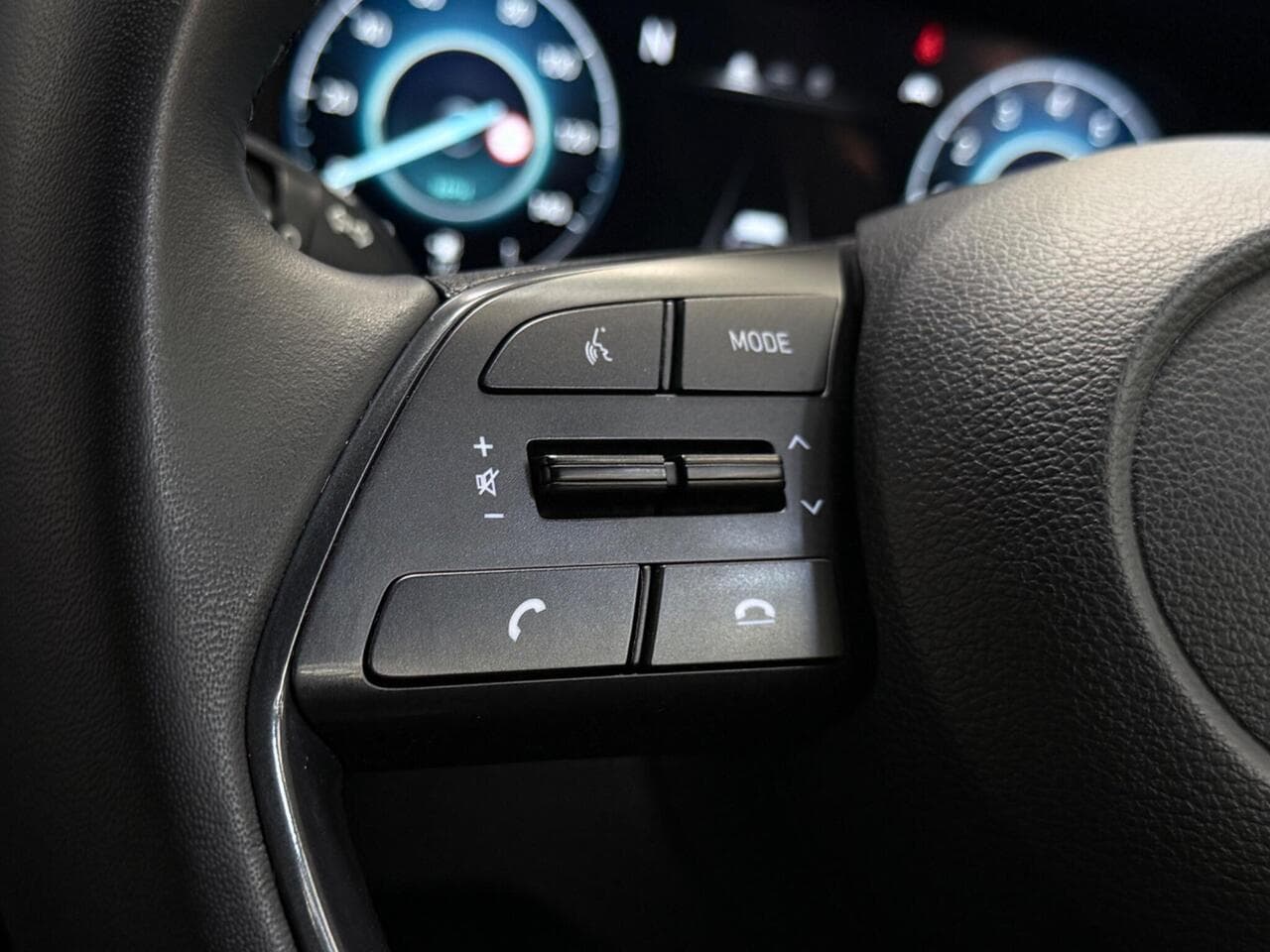 Hyundai BAYON thumbnail Misc Controls