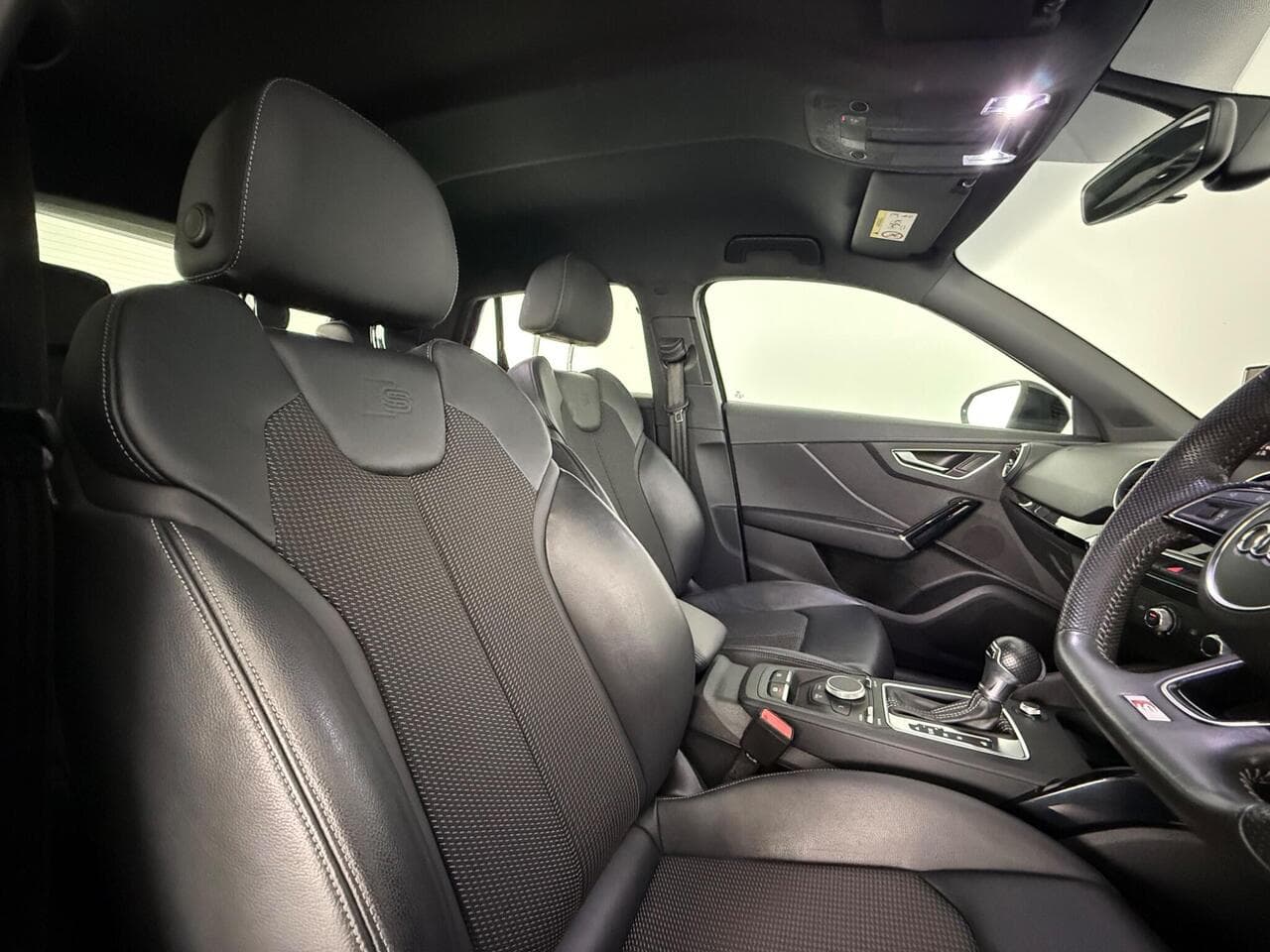 Audi Q2 thumbnail Seat Driver