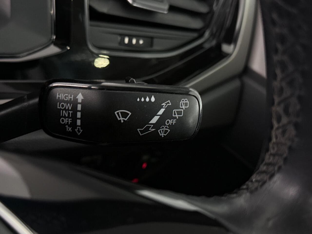 Volkswagen Polo thumbnail Misc Controls