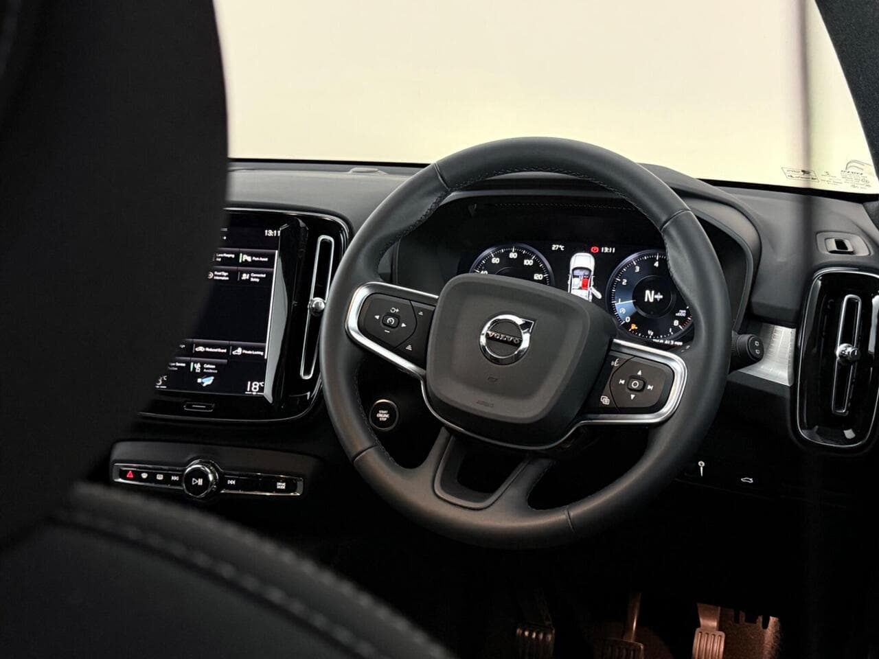 Volvo XC40 thumbnail Steering Wheel