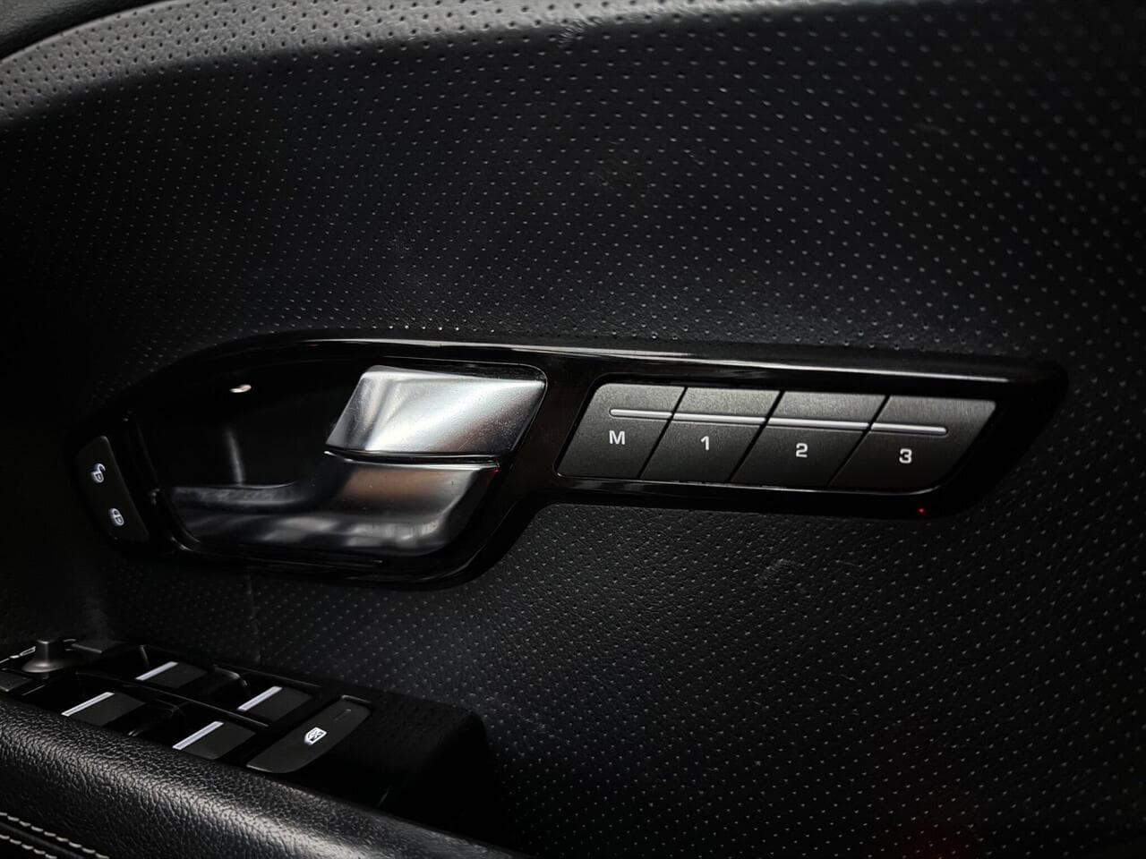 Land Rover Range Rover Evoque thumbnail Misc Controls