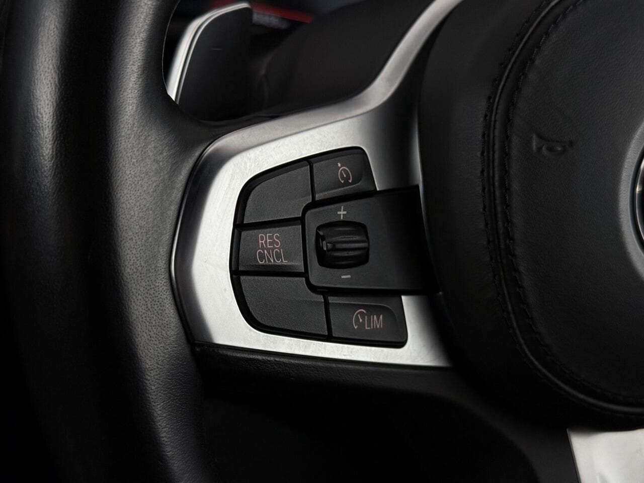 BMW X4 thumbnail Misc Controls