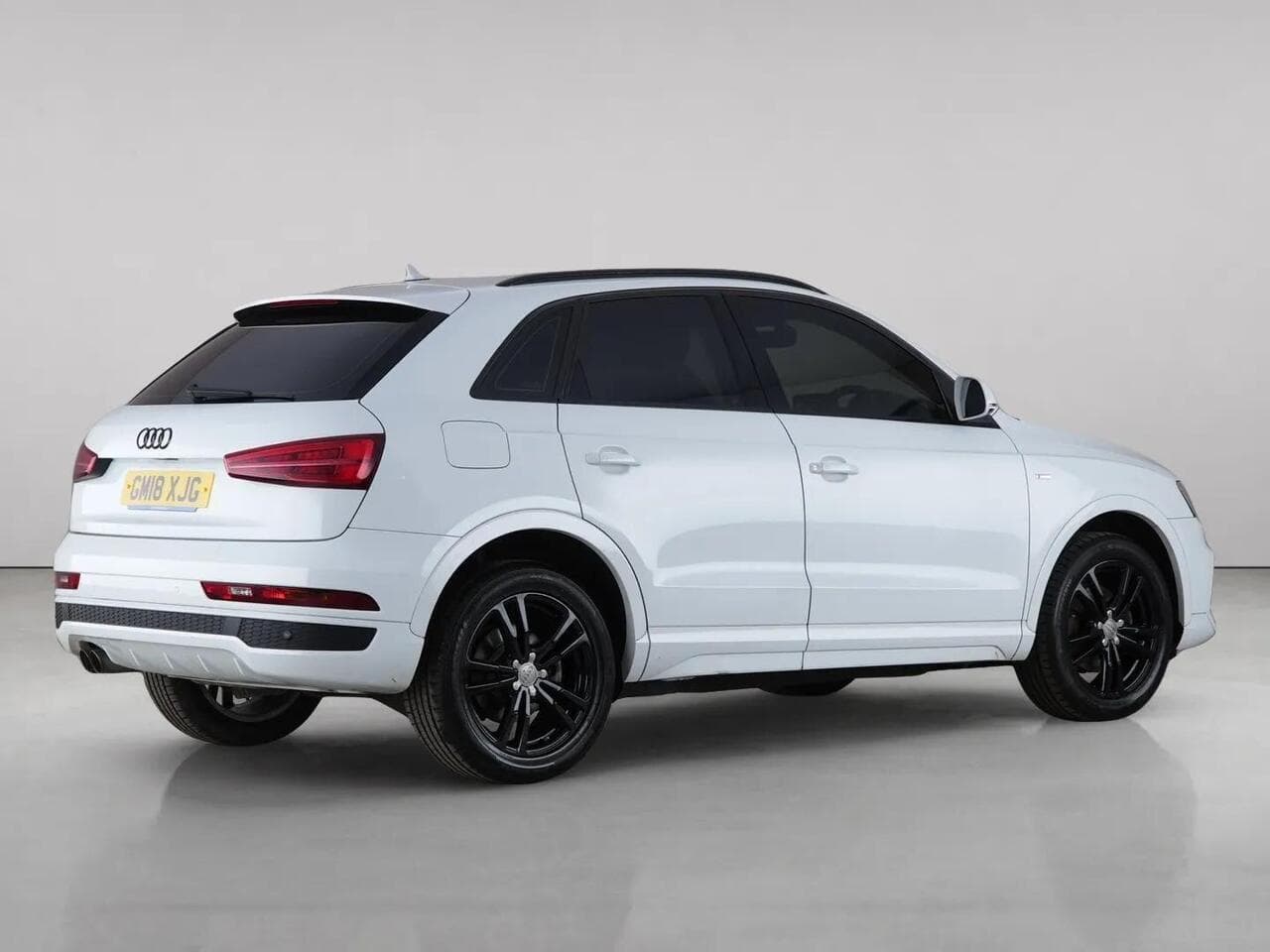 Audi Q3 thumbnail Rear Right
