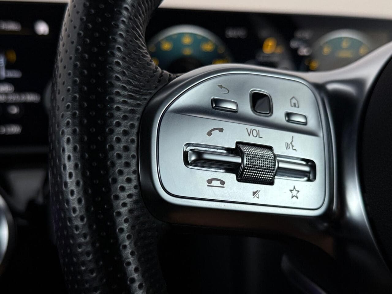 Mercedes-Benz CLA thumbnail Misc Controls