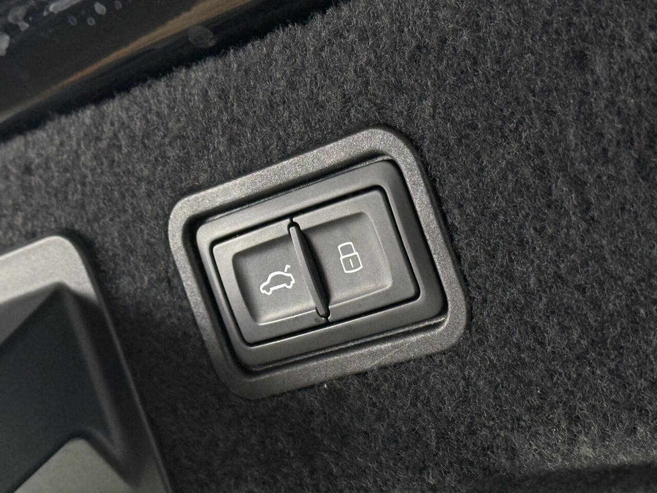 Audi A8 thumbnail Misc Controls