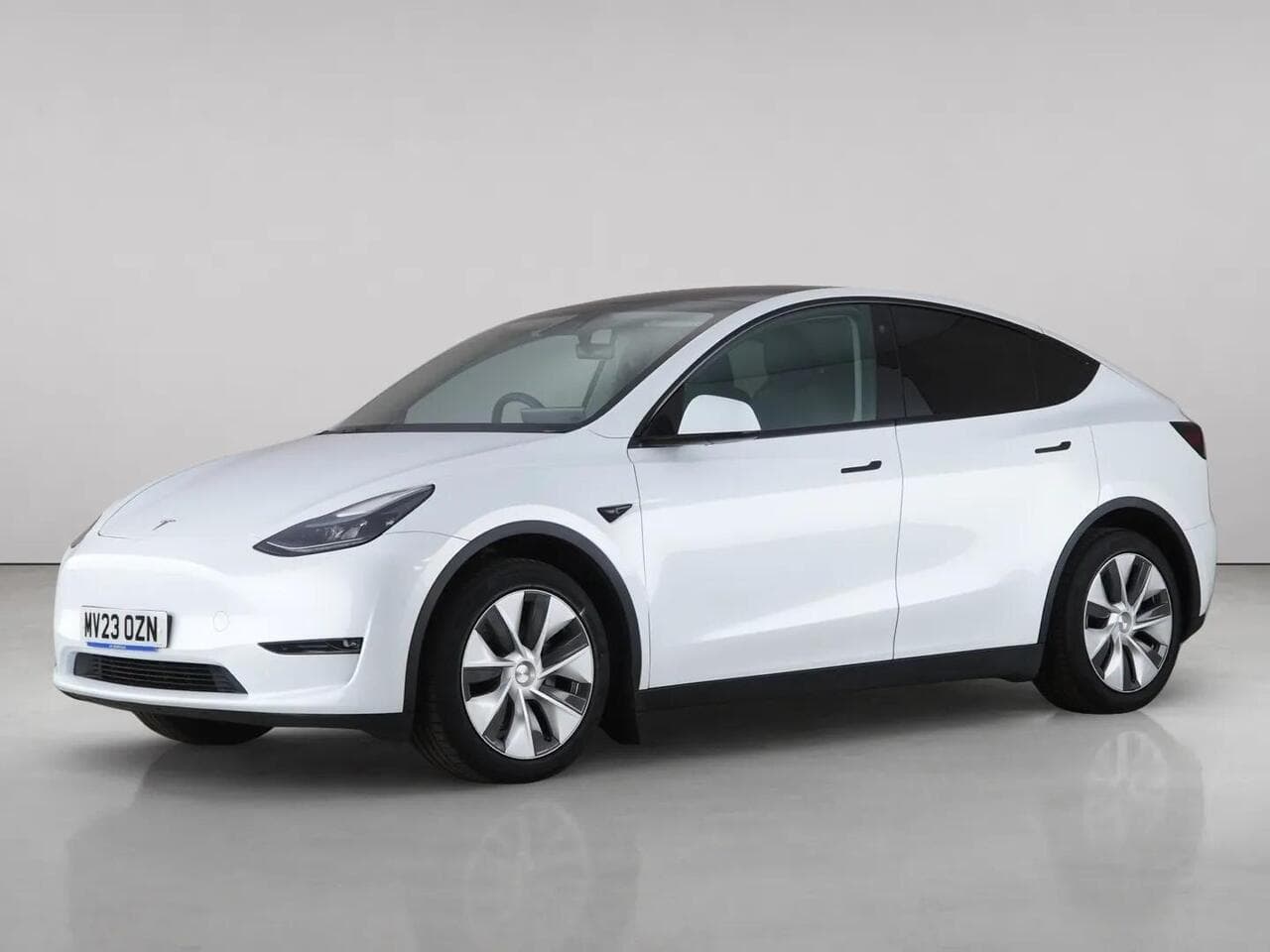 Tesla Model Y thumbnail Front Left