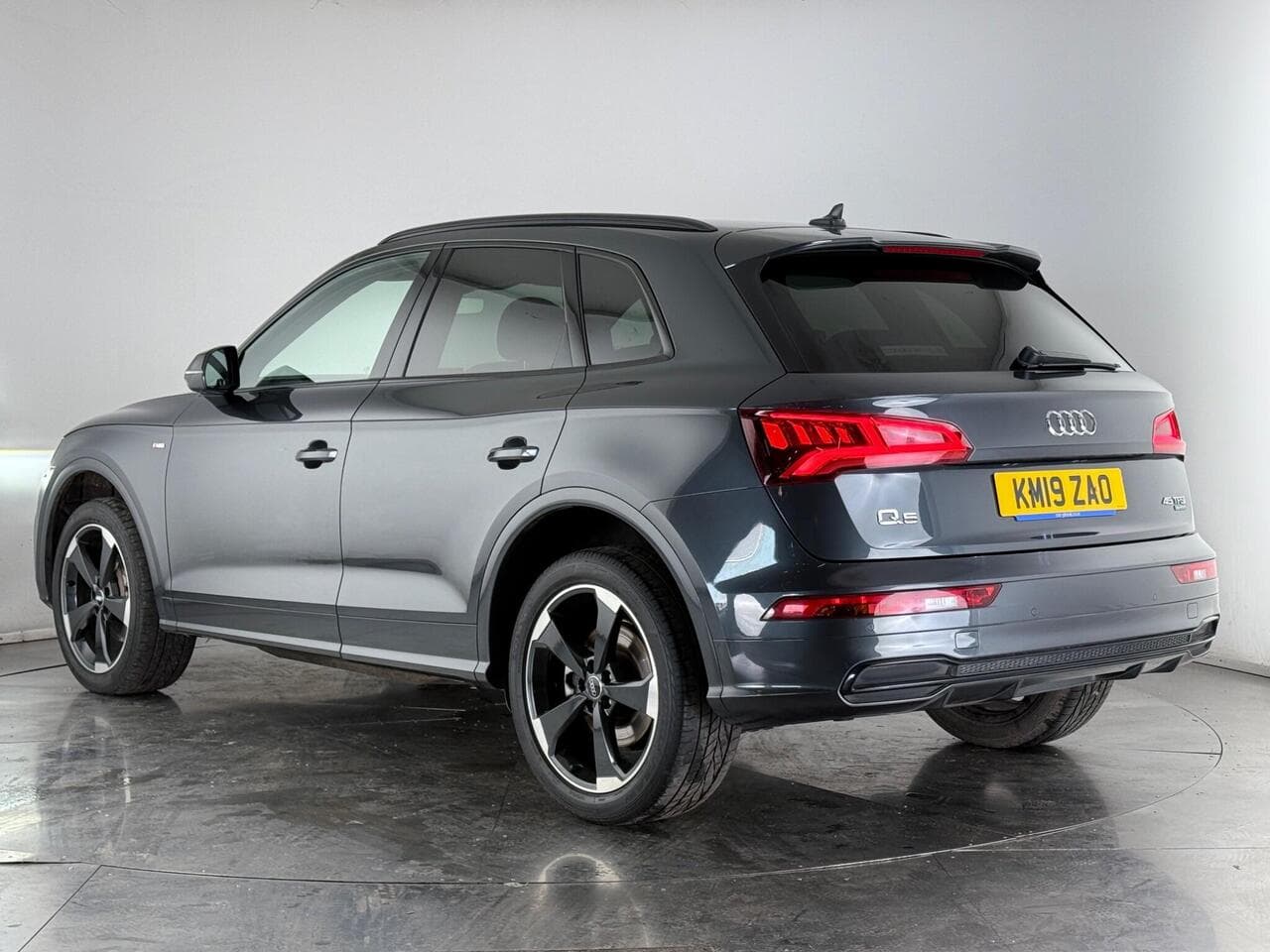 Audi Q5 thumbnail Rear Left