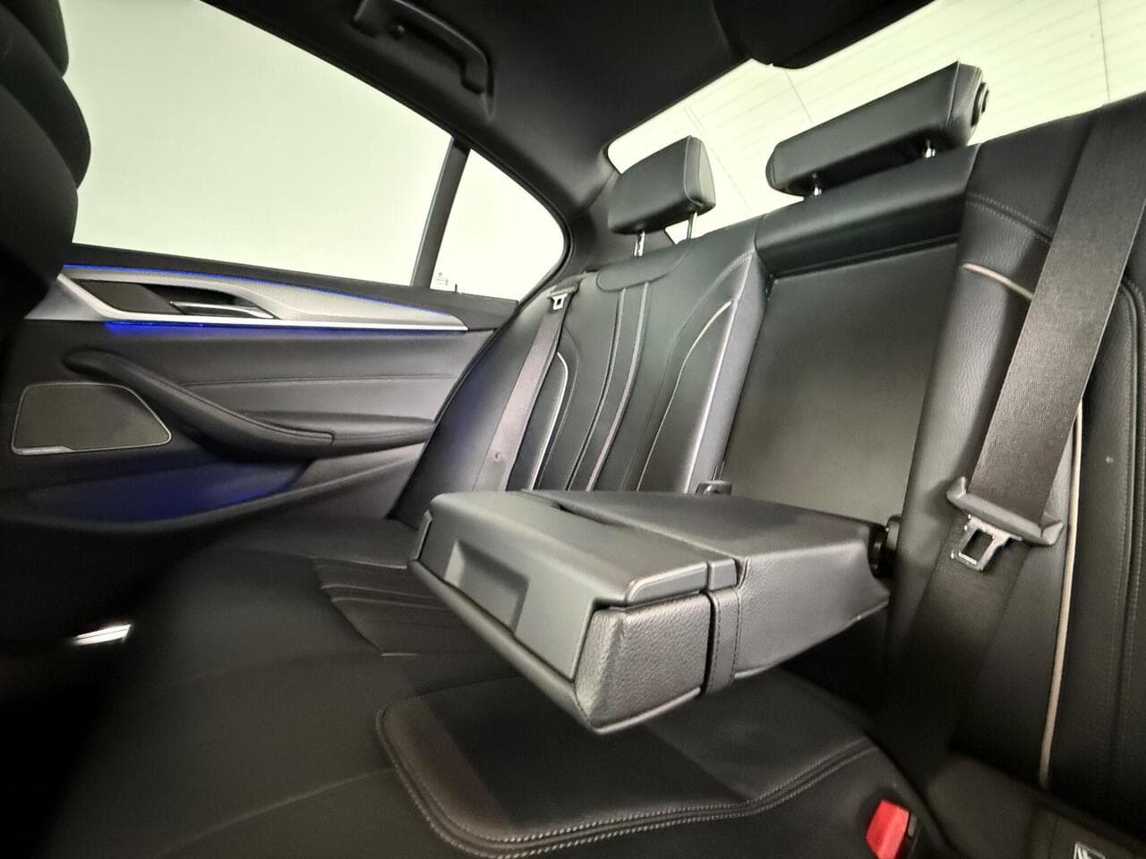 BMW 5 Series thumbnail Seats Rear