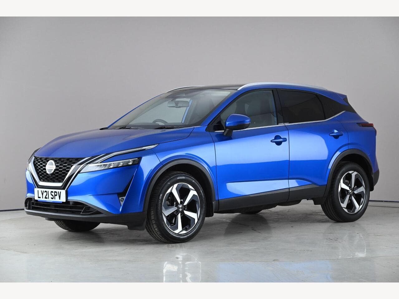 Nissan Qashqai thumbnail Front Left