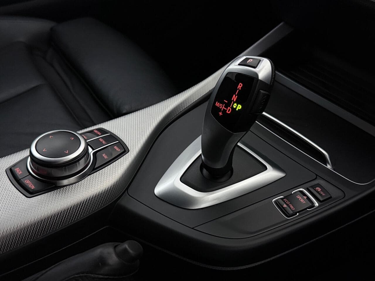 BMW 1 Series thumbnail Interior Front