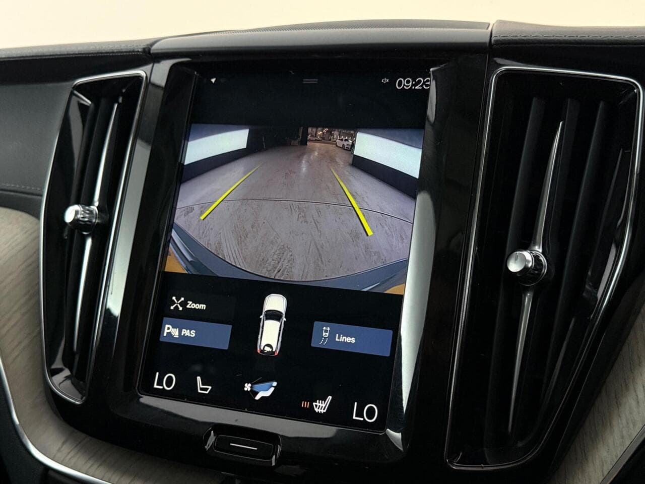 Volvo XC60 thumbnail Infotainment System