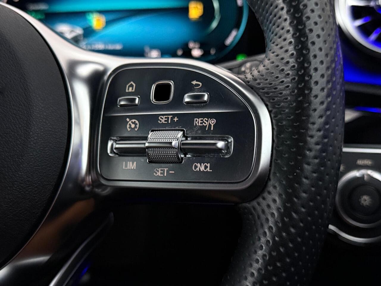Mercedes-Benz CLA thumbnail Misc Controls
