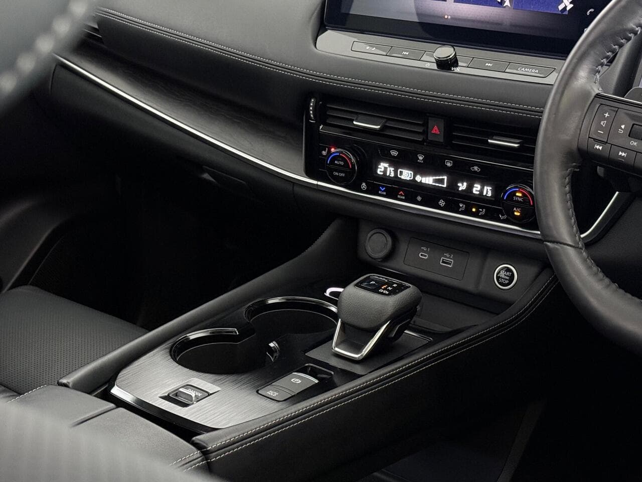 Nissan X-Trail thumbnail Interior Front