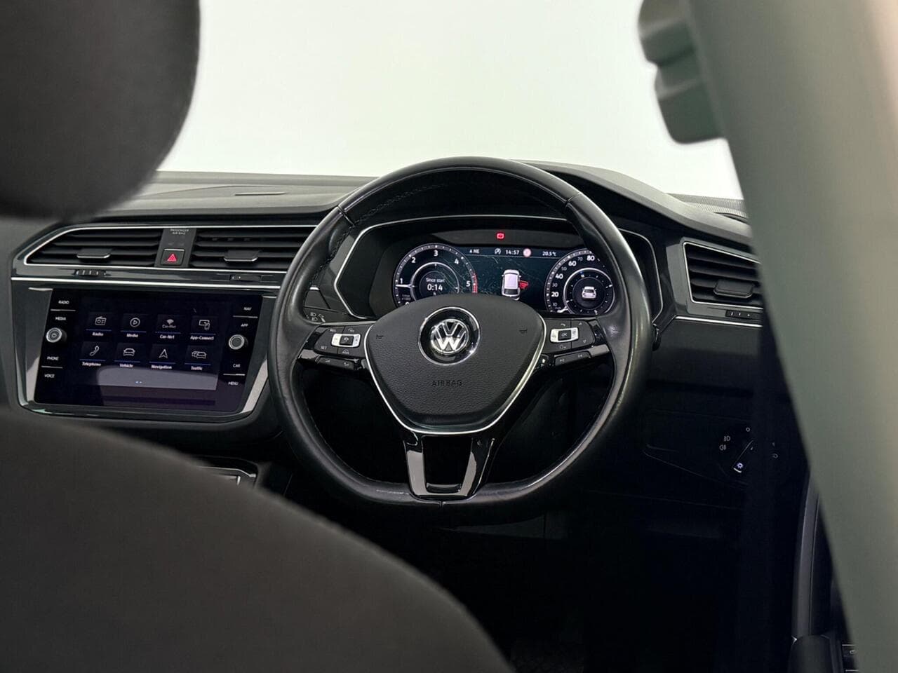 Volkswagen Tiguan thumbnail Steering Wheel