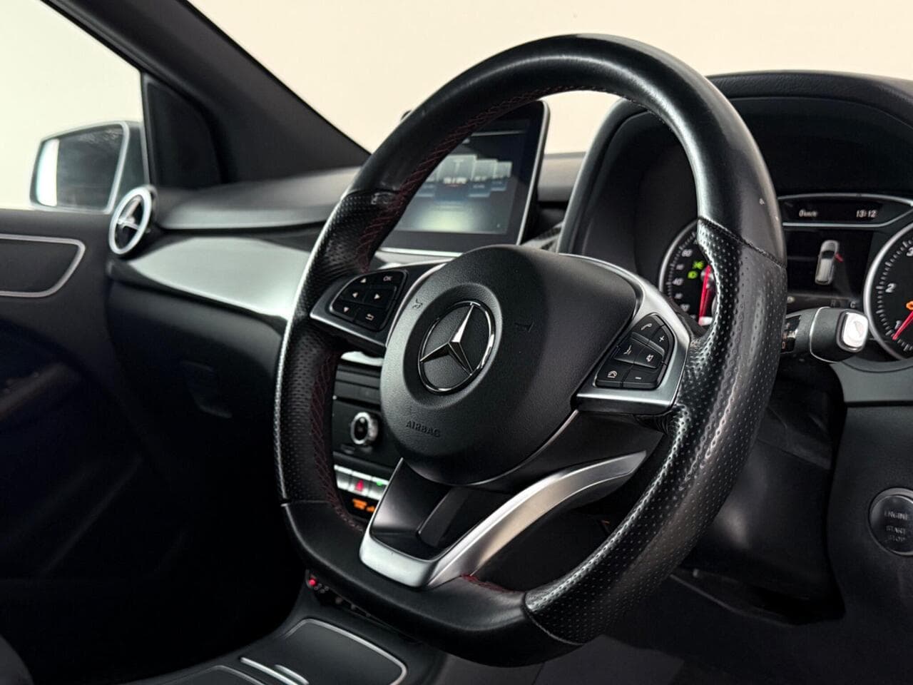 Mercedes-Benz B Class thumbnail Steering Wheel