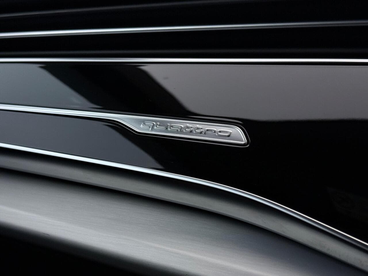 Audi Q8 thumbnail Badge Exterior
