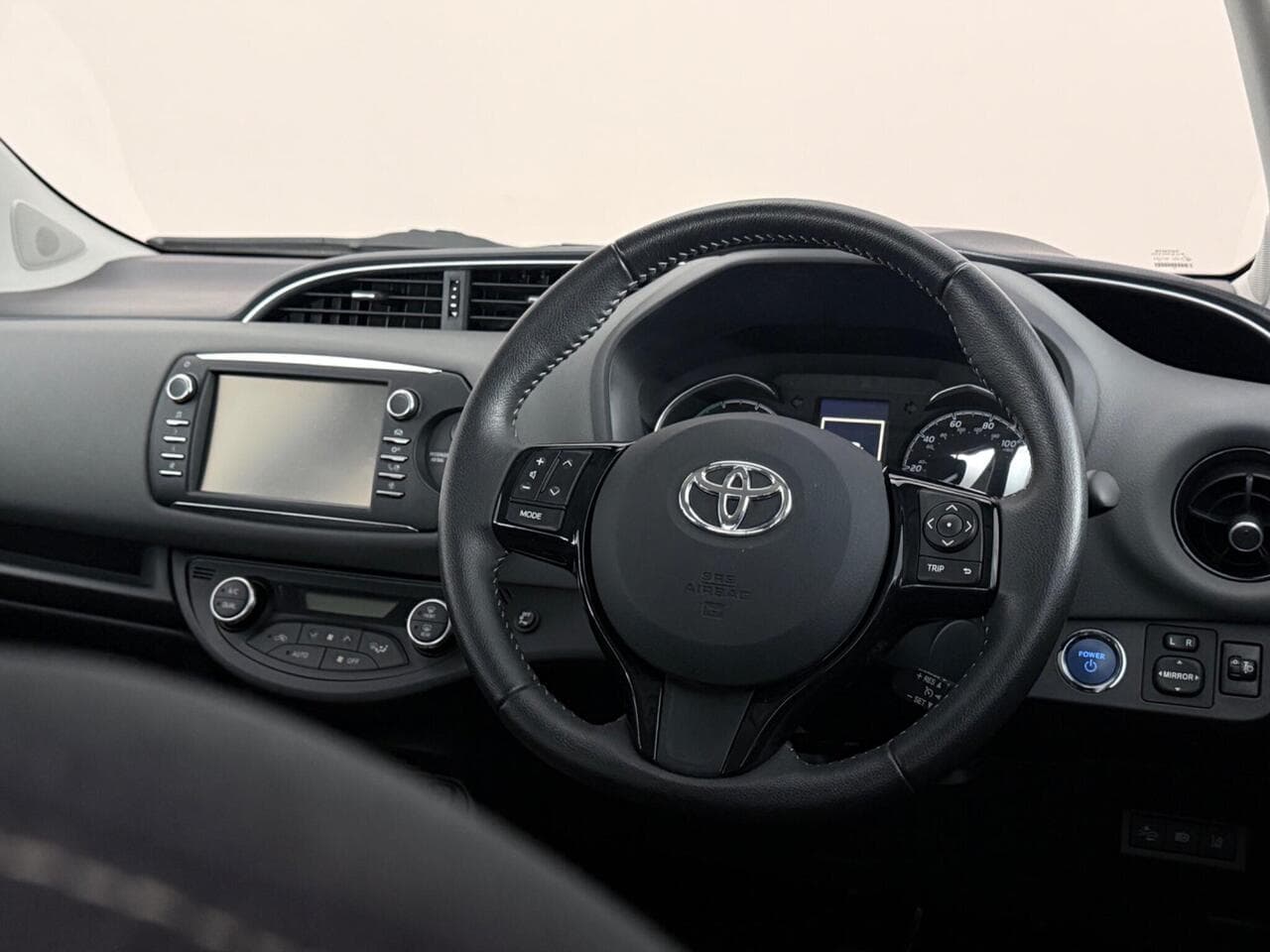 Toyota Yaris thumbnail Steering Wheel