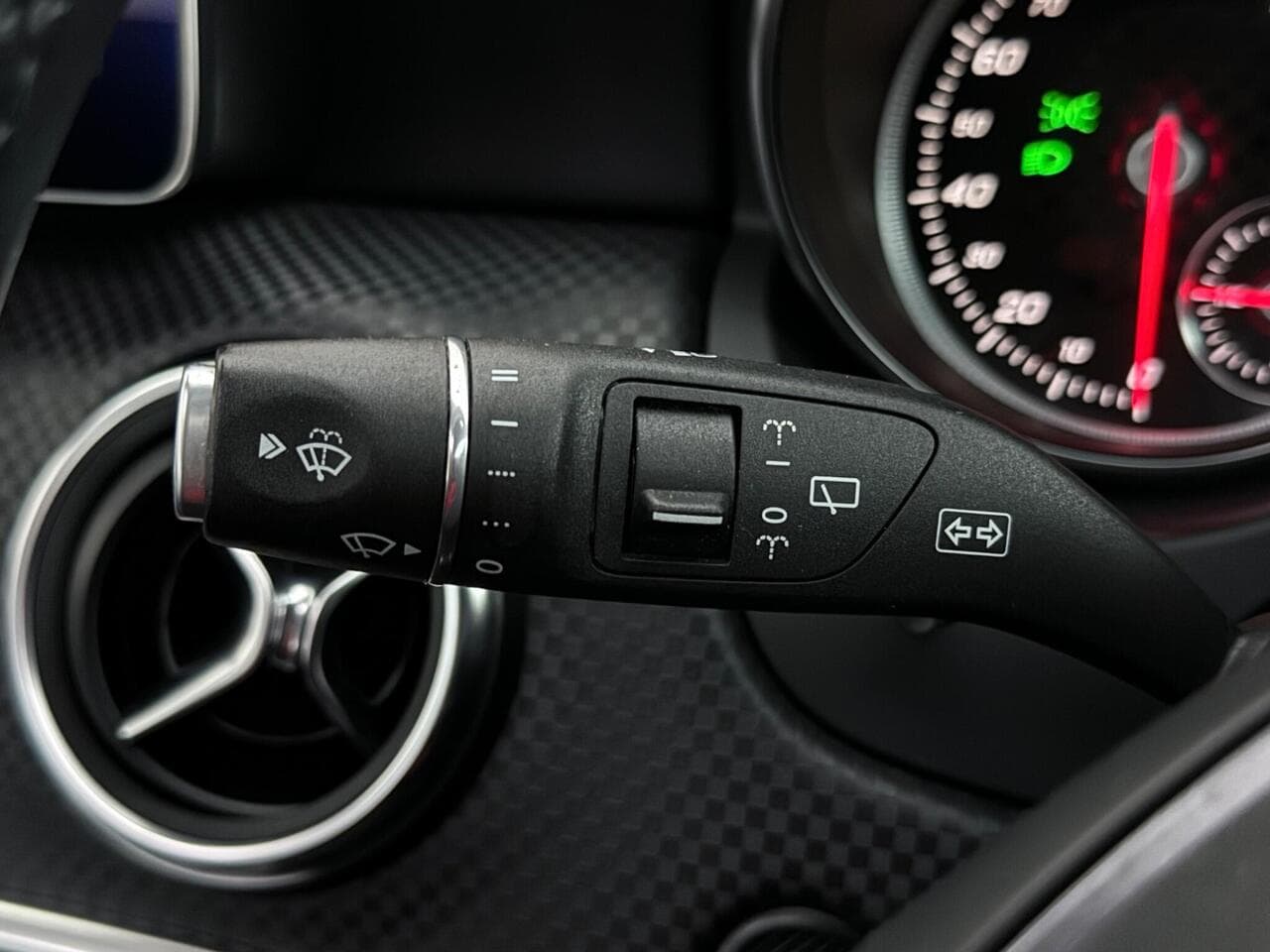 Mercedes-Benz A Class thumbnail Misc Controls
