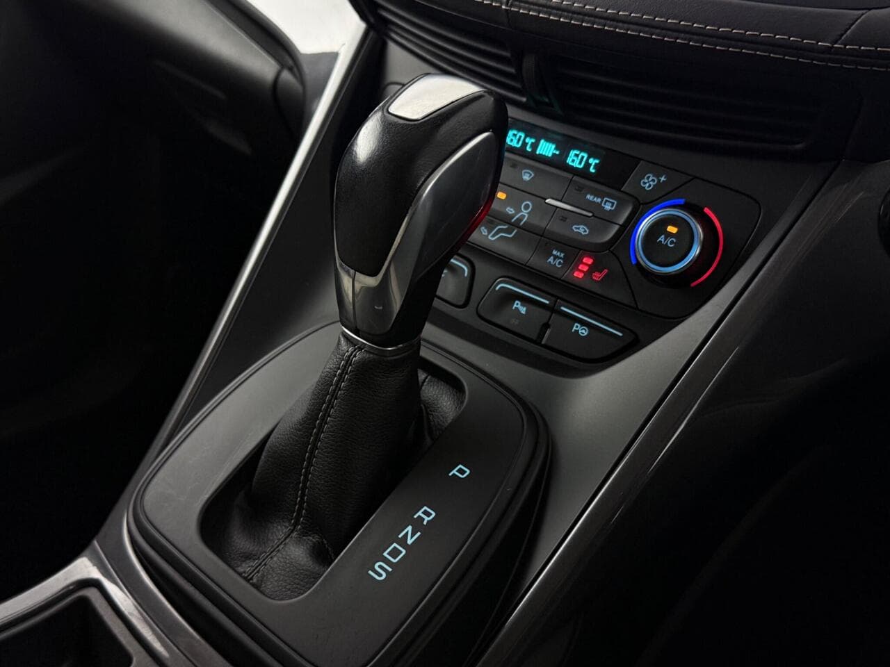 Ford Kuga thumbnail Interior Front