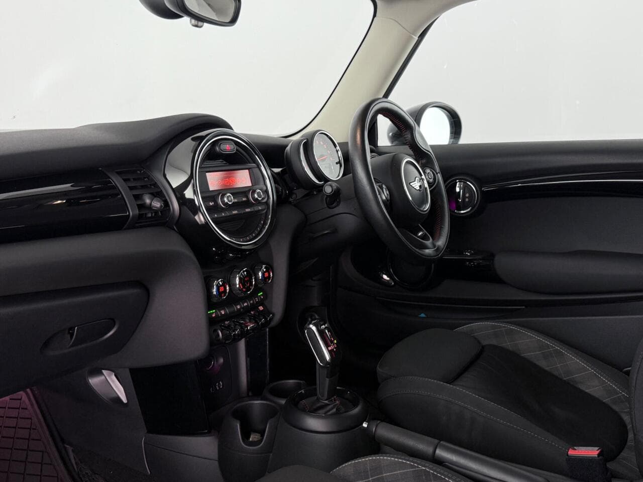 MINI Hatch thumbnail Interior Front