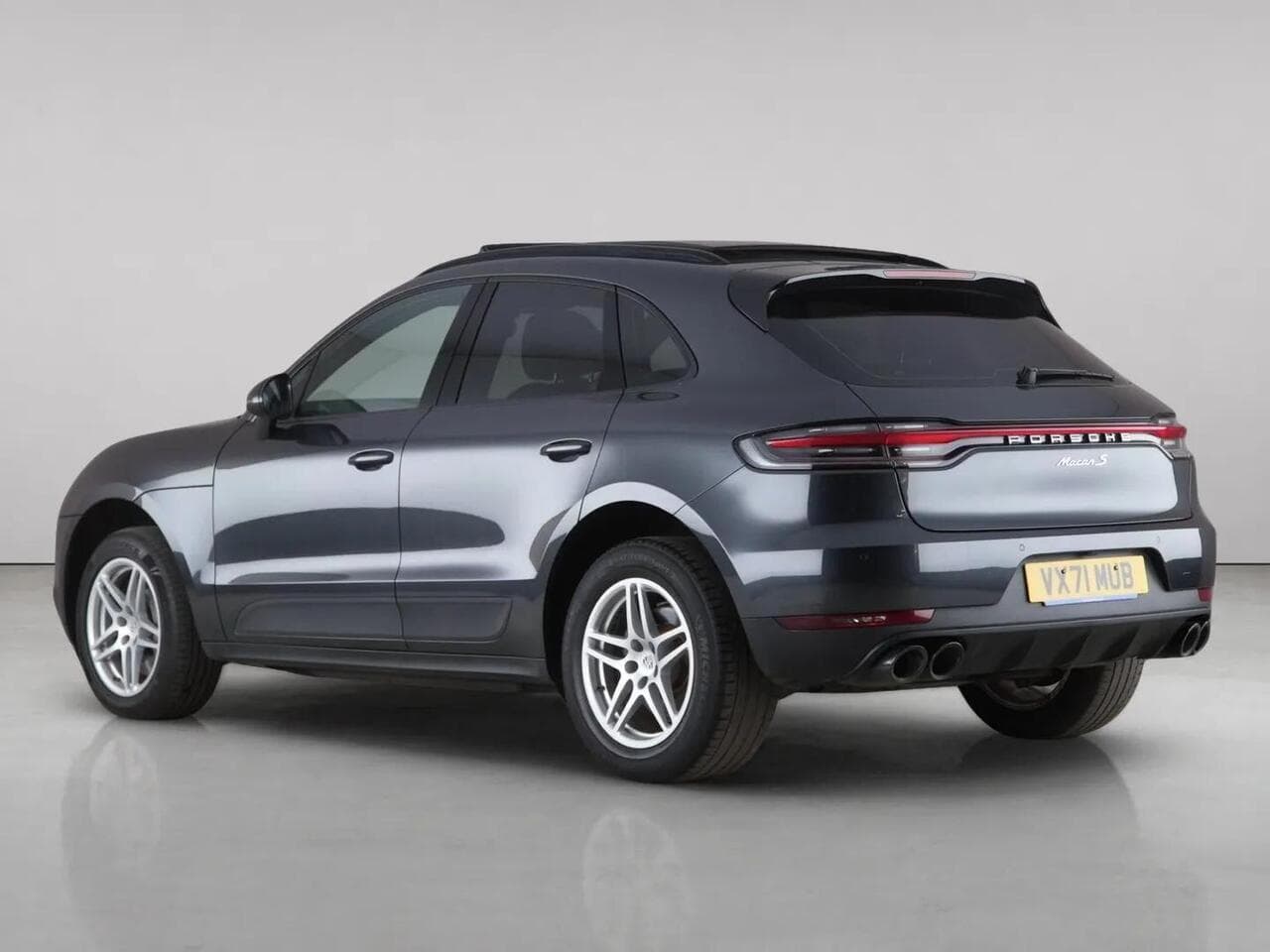 Porsche Macan thumbnail Rear Left