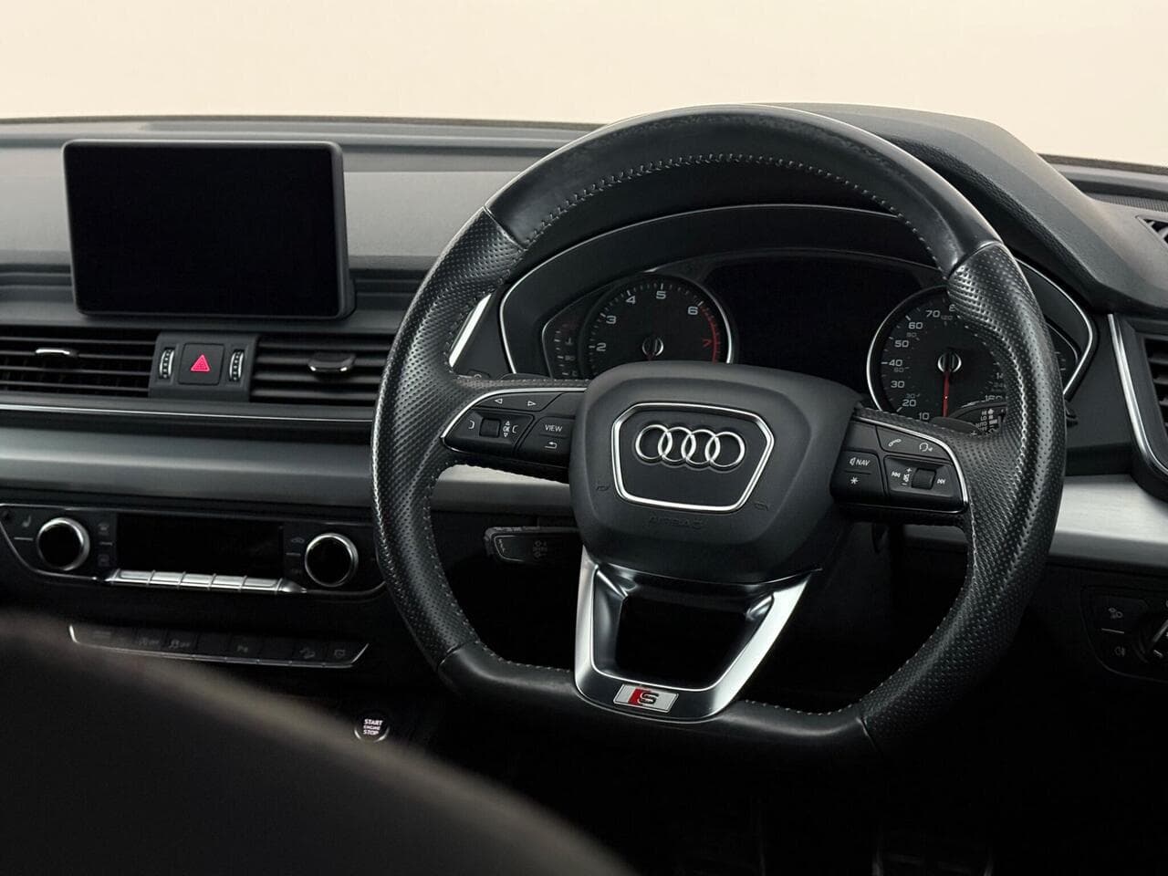Audi Q5 thumbnail Steering Wheel